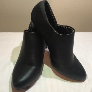 Dexflex Comfort 8.5 black high heel boots